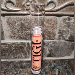 TIGI Luxe Lipgloss In Knockout (Coral)